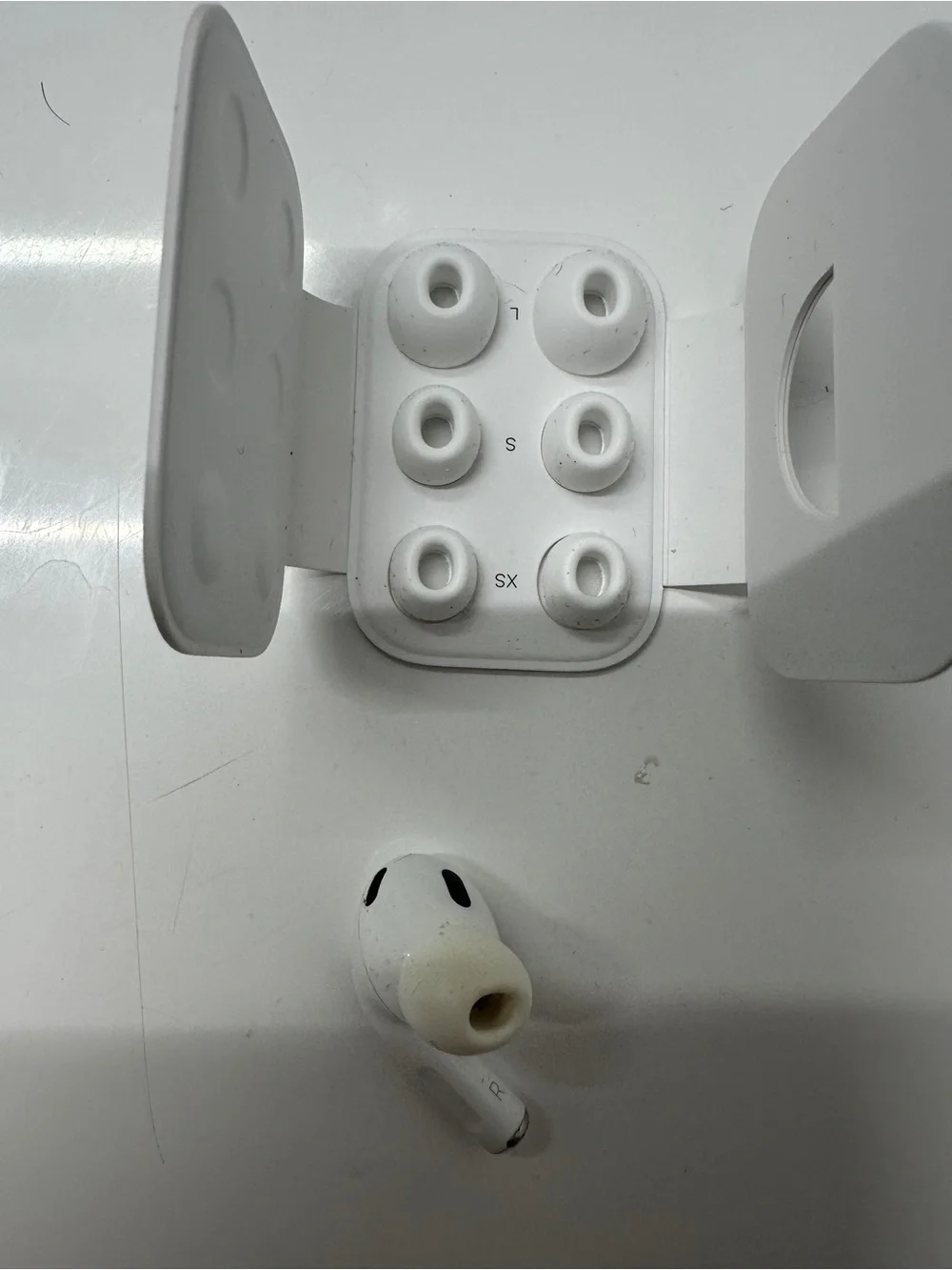 Apple AirPods Pro 2nd generation replacement right side only - A2698 new eartip